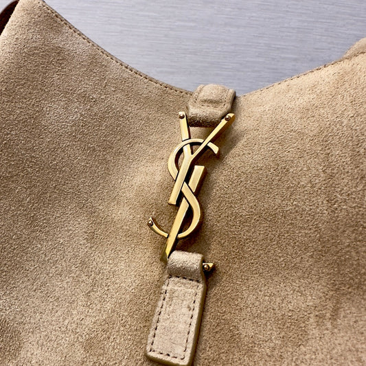 Y-SL Schultertasche Le 5 à 7 Large aus Veloursleder