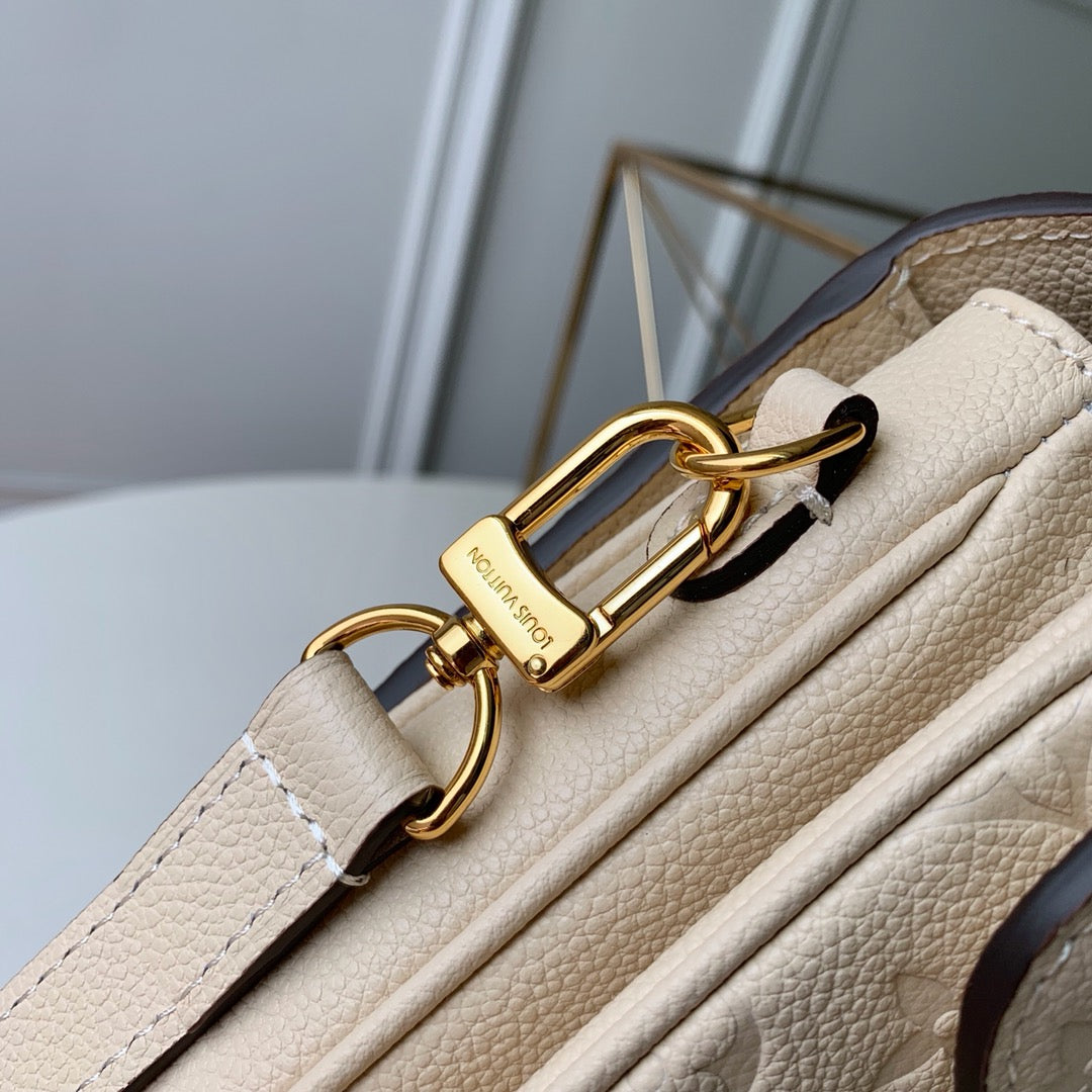 L-V Metis Pochette Empreinte White