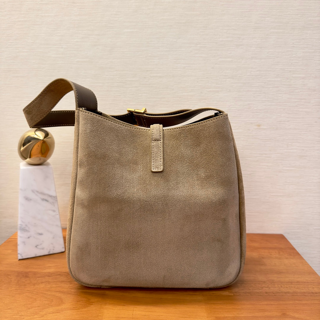 Y-SL Schultertasche Le 5 à 7 Large aus Veloursleder