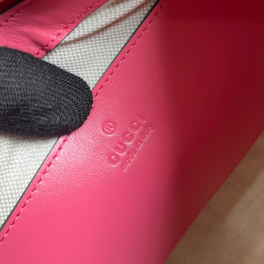 G-ucci Schultertasche aus GG Matelassé-Leder