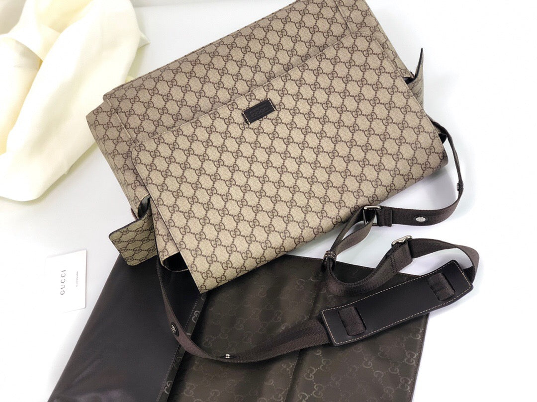 G-ucci Wickeltasche GG Supreme