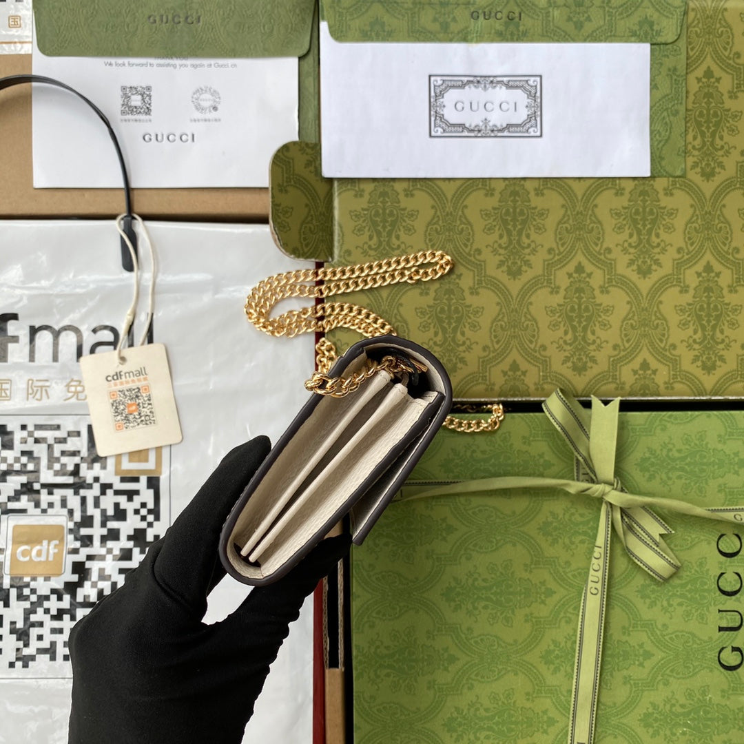 G-ucci GG Marmont Brieftasche mit Kettenriemen