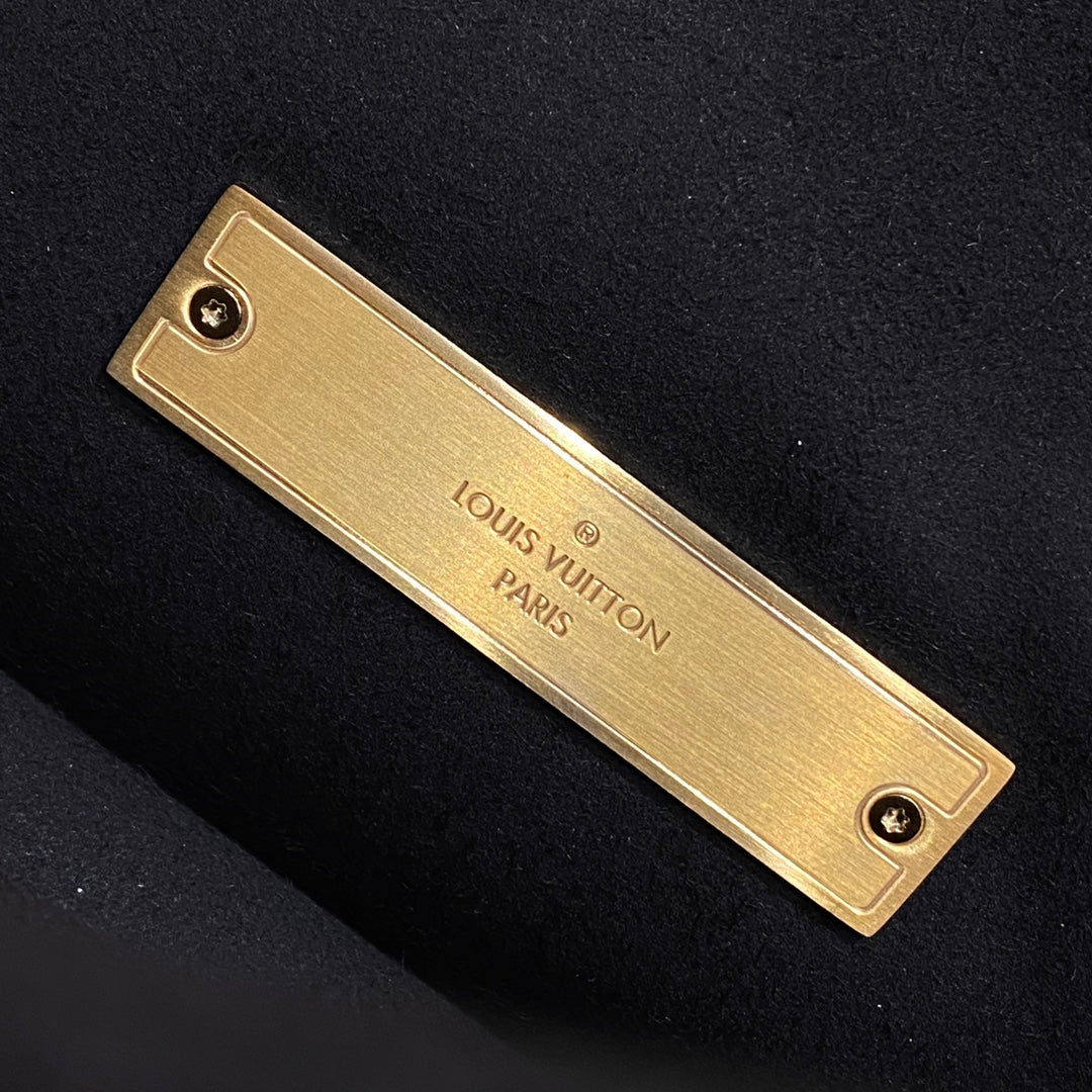 L-V Dauphine Shoulder Bag