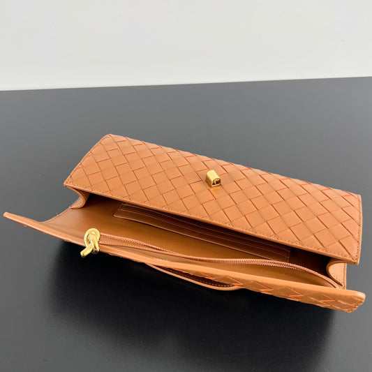 B-ottega Veneta Andiamo Clutch