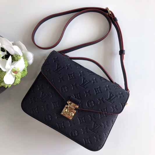 L-V Metis Pochette Empreinte Darkblue