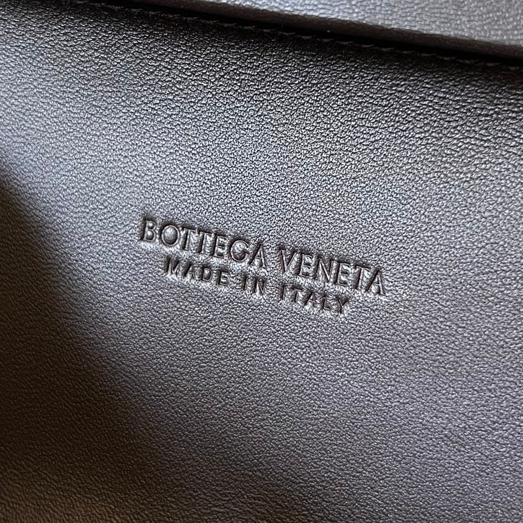 B-ottega Veneta Knot