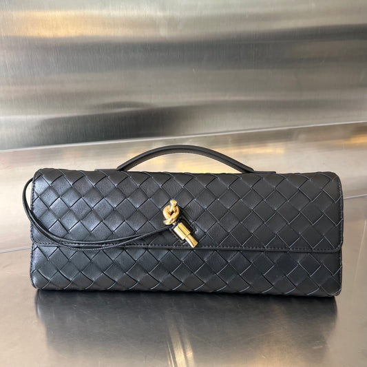 B-ottega Veneta Andiamo Intreccio Clutch