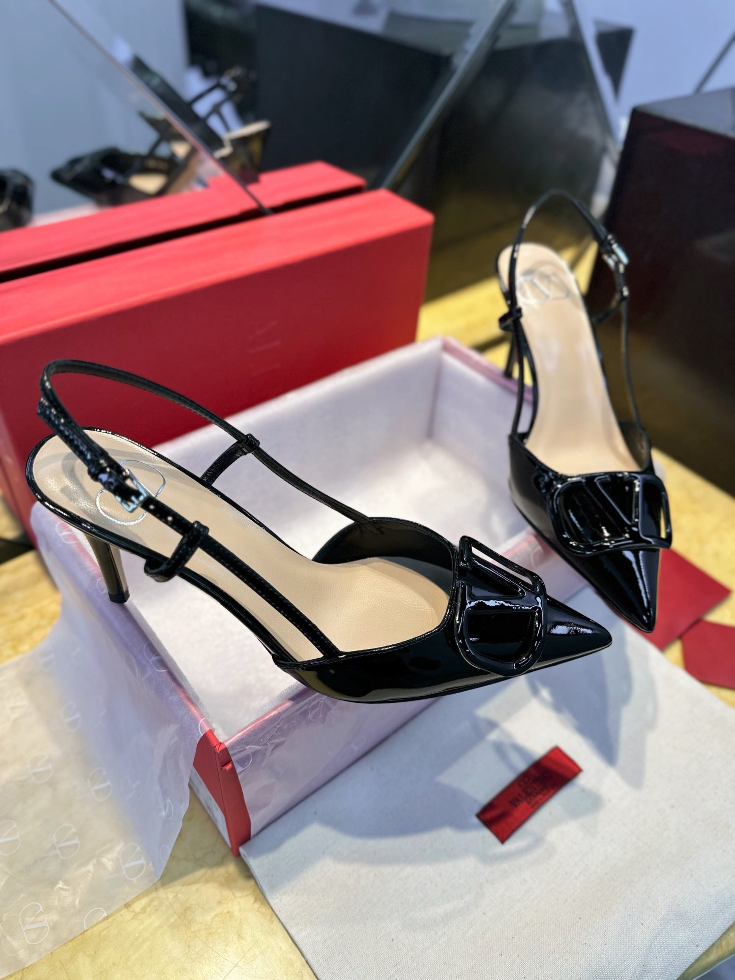 V-alentino Vlogo Signature Pumps