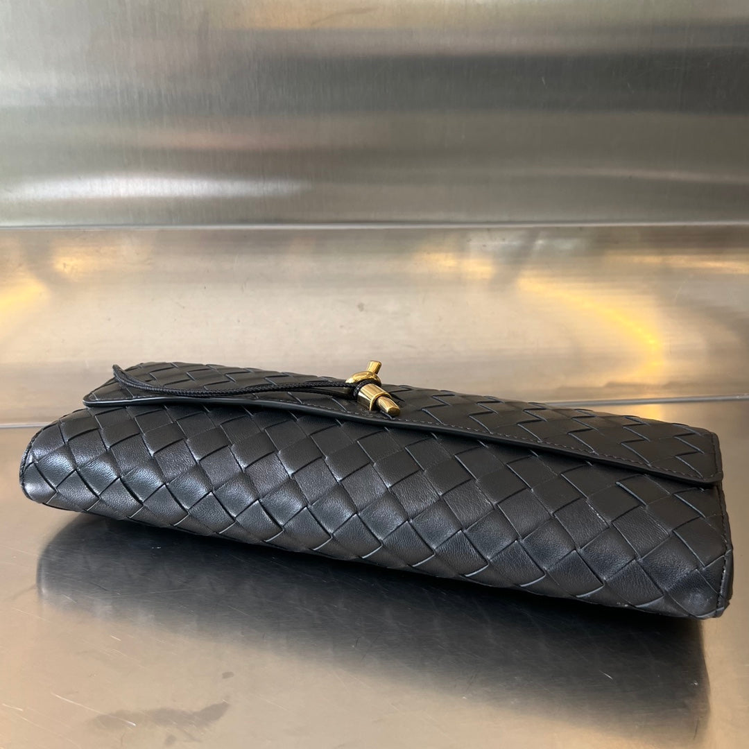 B-ottega Veneta Andiamo Intreccio Clutch