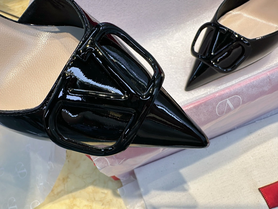 V-alentino Vlogo Signature Pumps