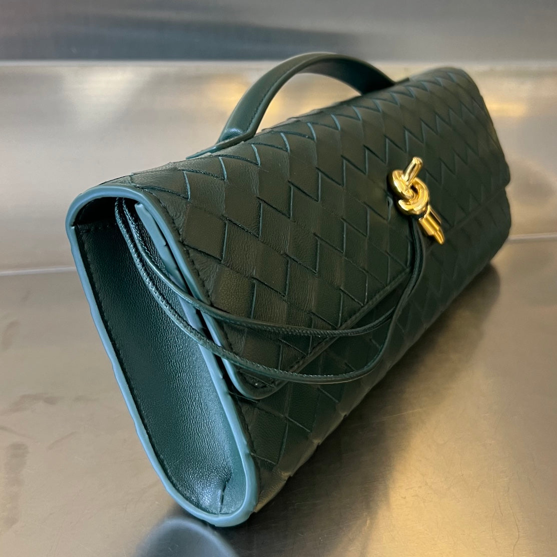 B-ottega Veneta Andiamo Intreccio Clutch