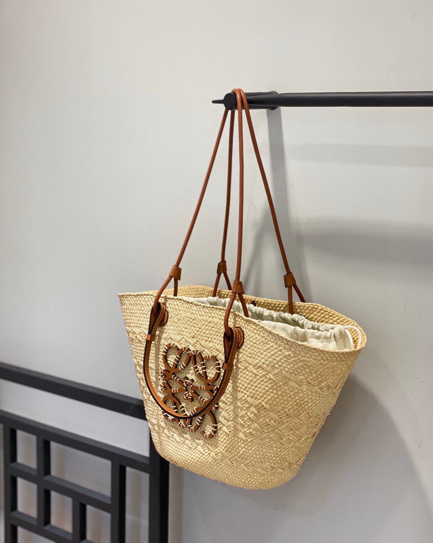 L-OEWE BASKET BAG