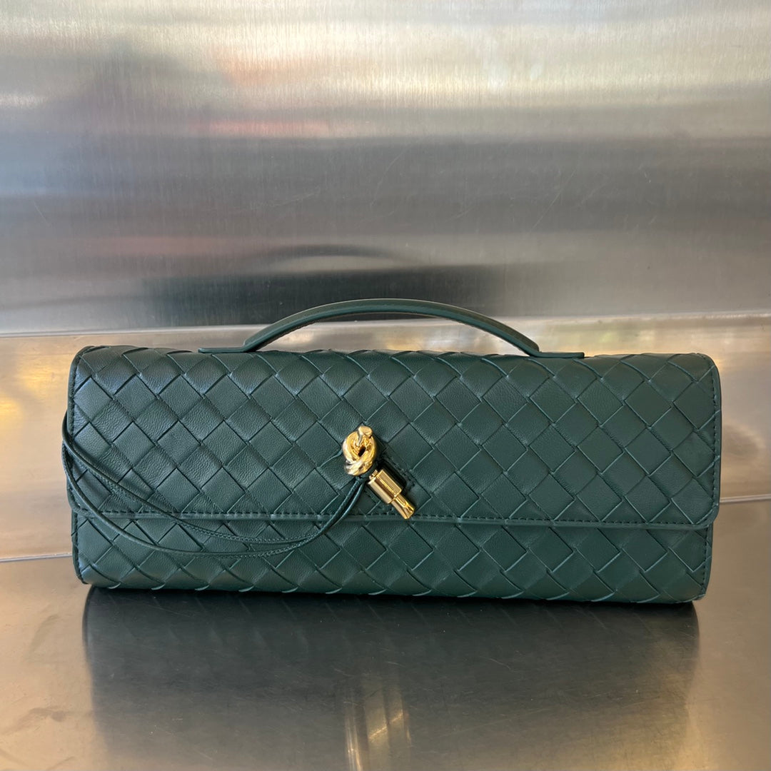 B-ottega Veneta Andiamo Intreccio Clutch