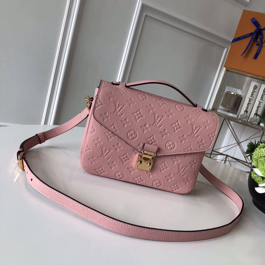 L-V Metis Pochette Empreinte Rosa