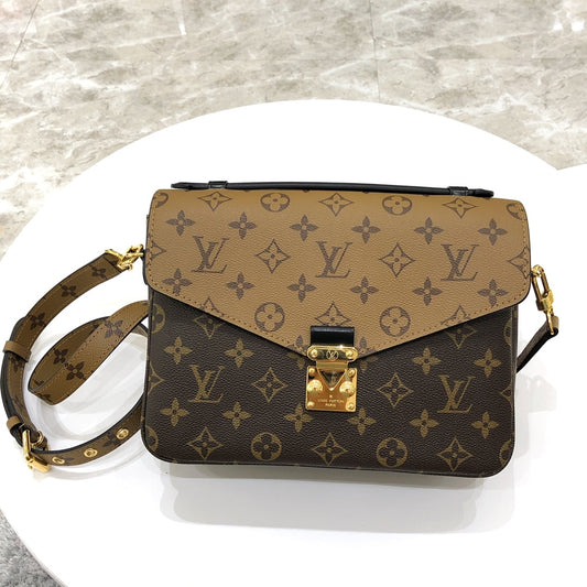 L-V Metis Pochette Reverse
