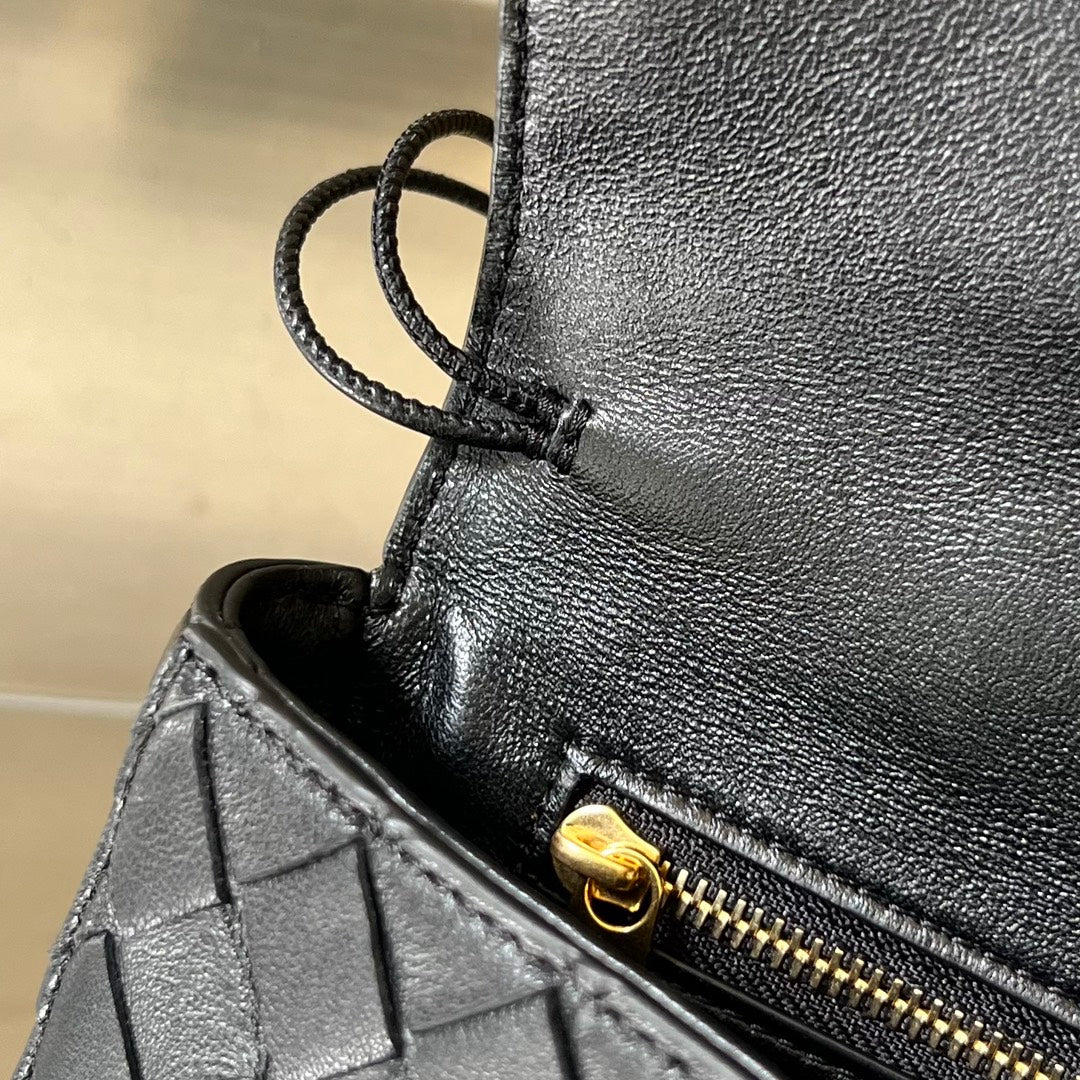 B-ottega Veneta Andiamo Intreccio Clutch