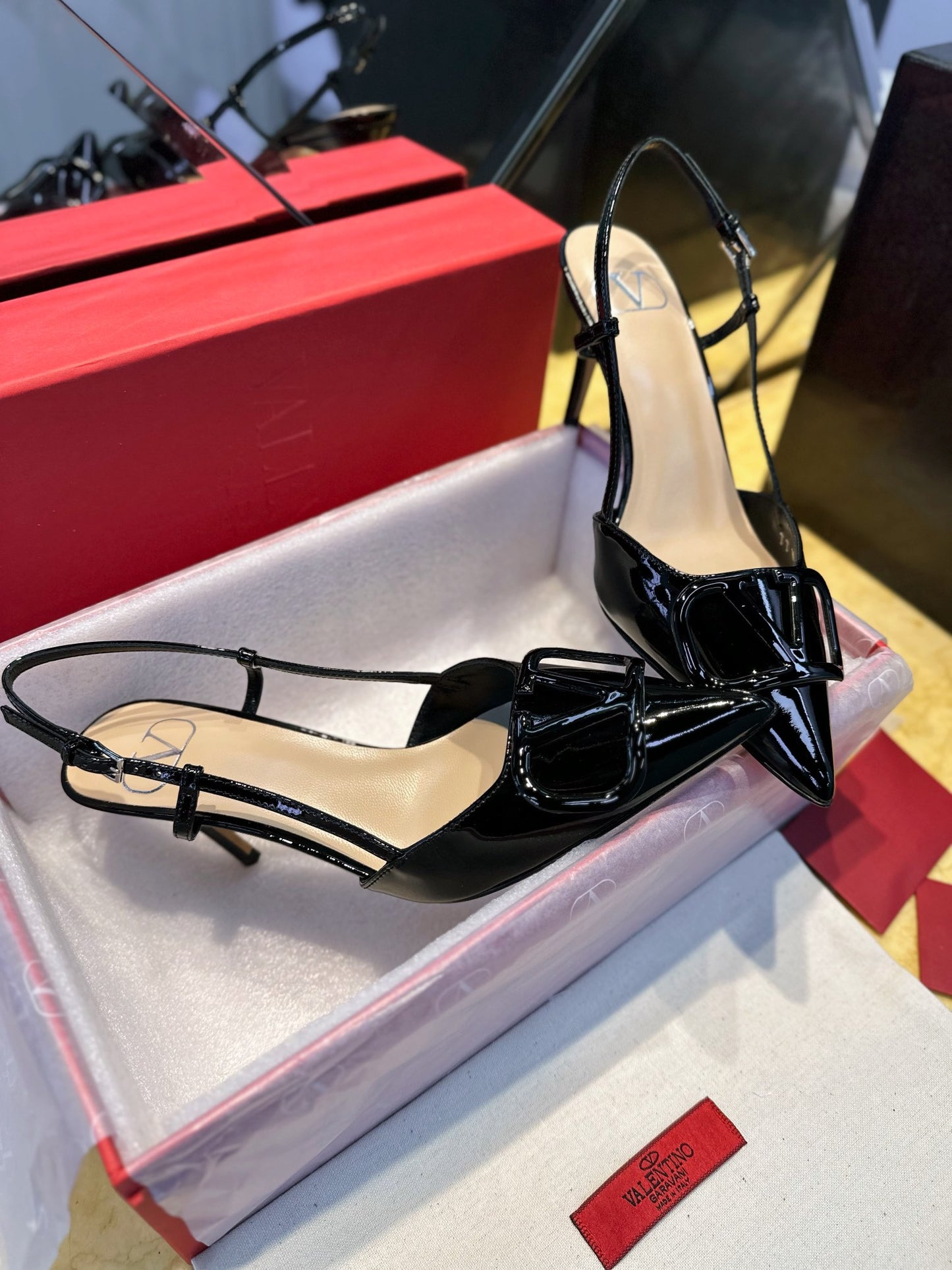 V-alentino Vlogo Signature Pumps