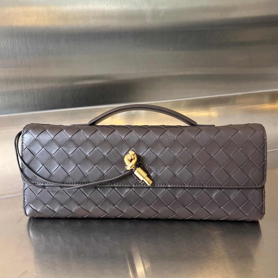 B-ottega Veneta Andiamo Intreccio Clutch