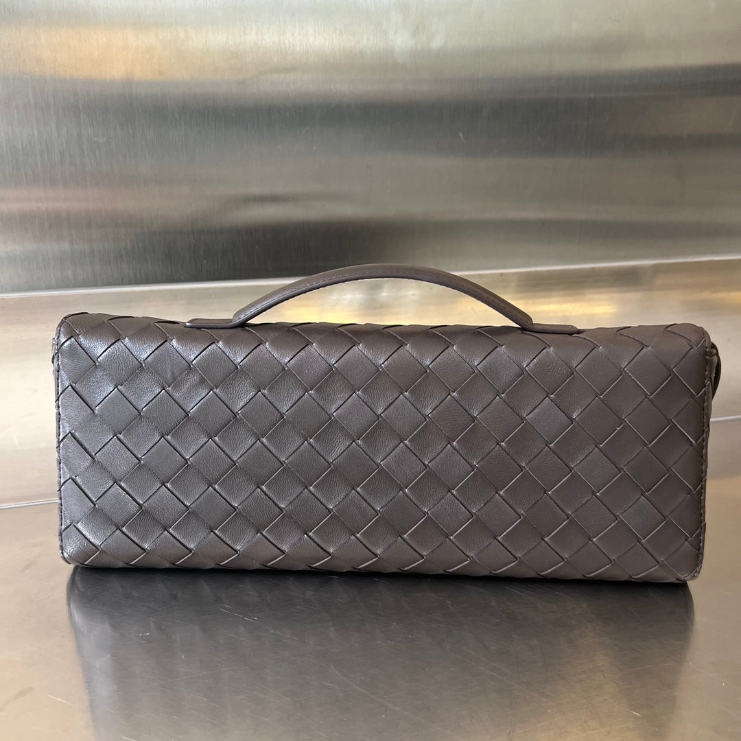 B-ottega Veneta Andiamo Intreccio Clutch