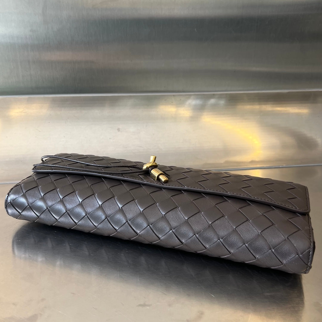 B-ottega Veneta Andiamo Intreccio Clutch