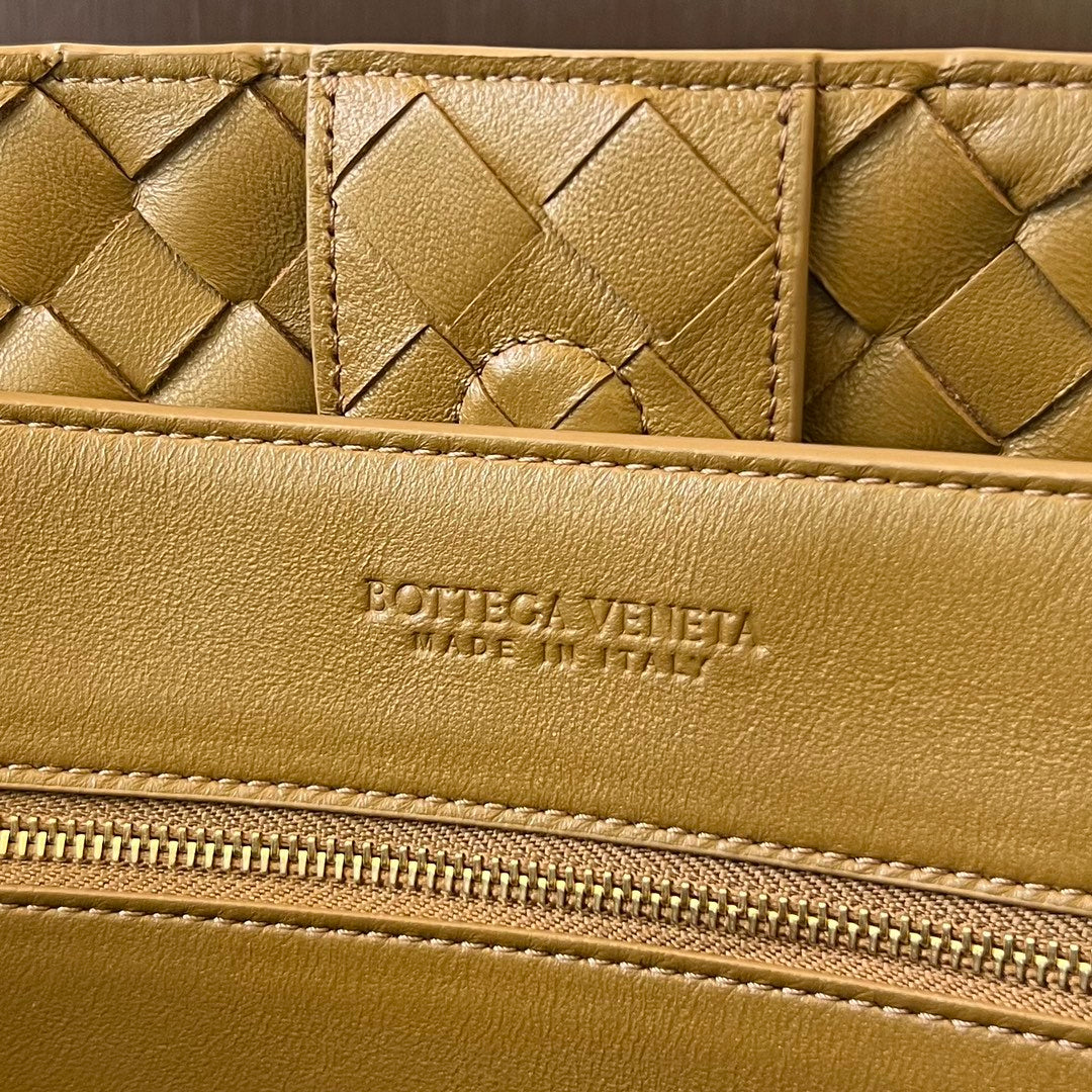 B-ottega Veneta Andiamo Bag