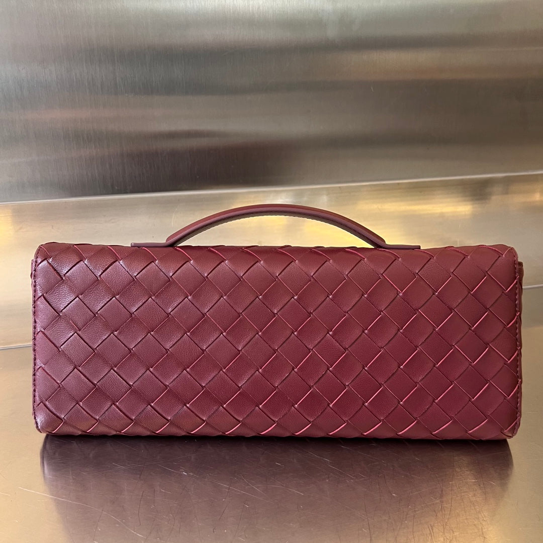 B-ottega Veneta Andiamo Intreccio Clutch Weinrot