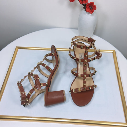 V-alentino Rockstud Heel