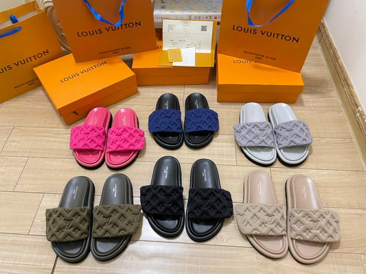 L-V Pool Pillow Comfort Mules