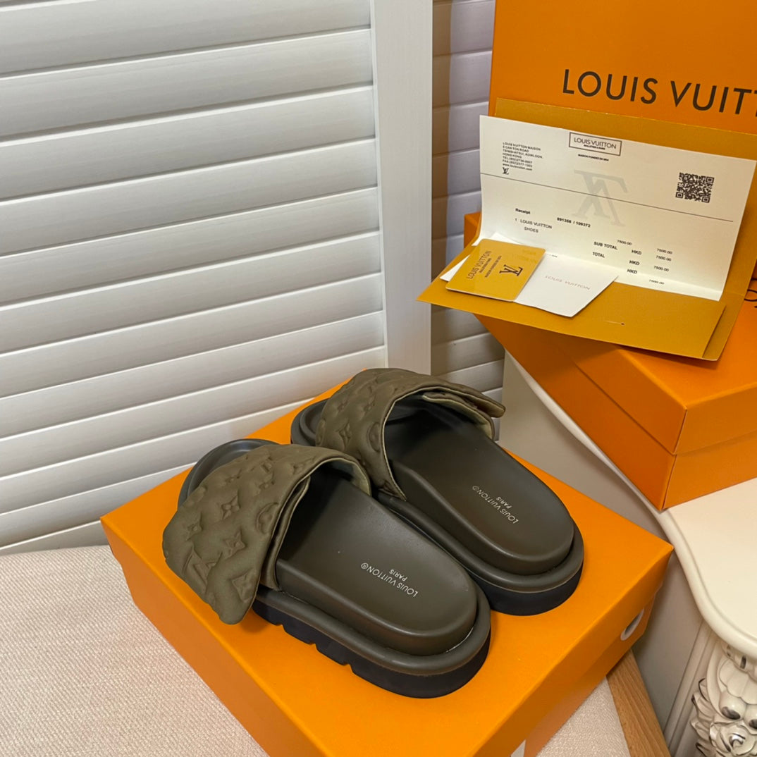 Chinelo Louis Vuitton Pool Pillow