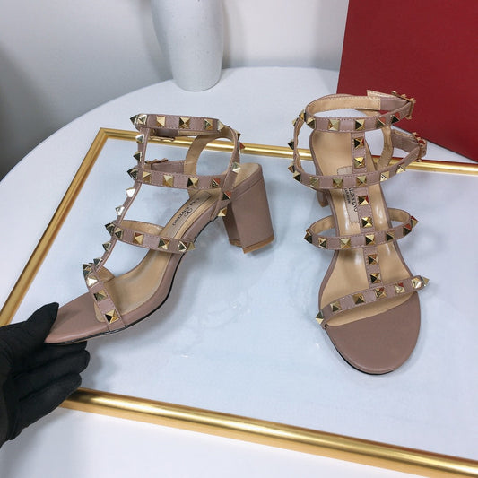 V-alentino Rockstud Heel