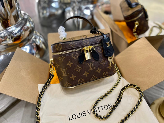 L-V Vanity PM Autres Toiles Monogram